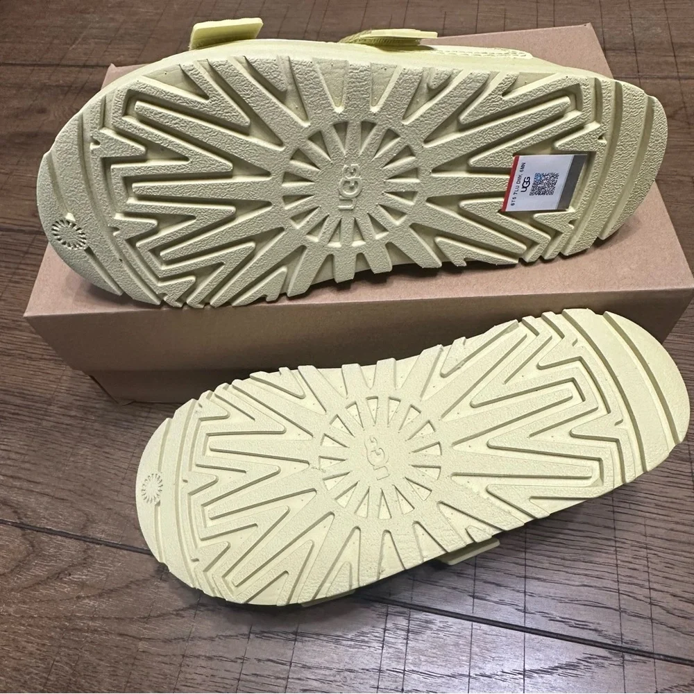 UGG Goldenglow Slide YOUTH 5 or Women’s 6.5/7 NIB